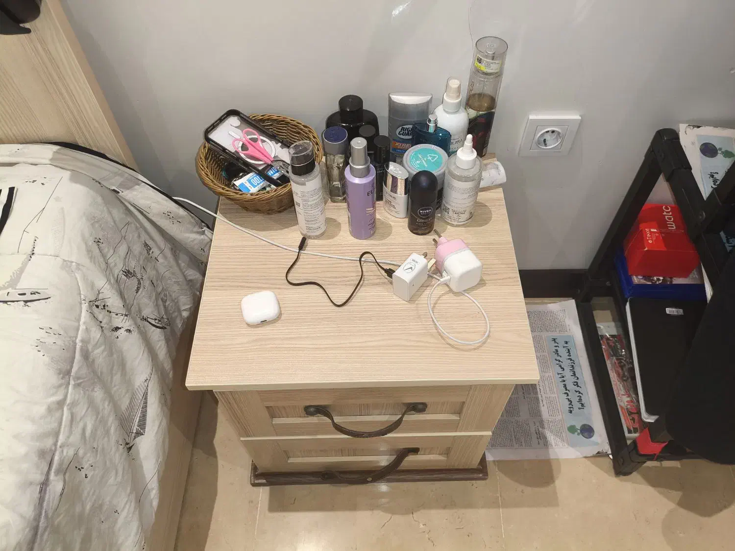 تخت مهمان دار دو تشکه و پاتختی دراور|تخت و سرویس خواب|تهران, سردارجنگل|دیوار