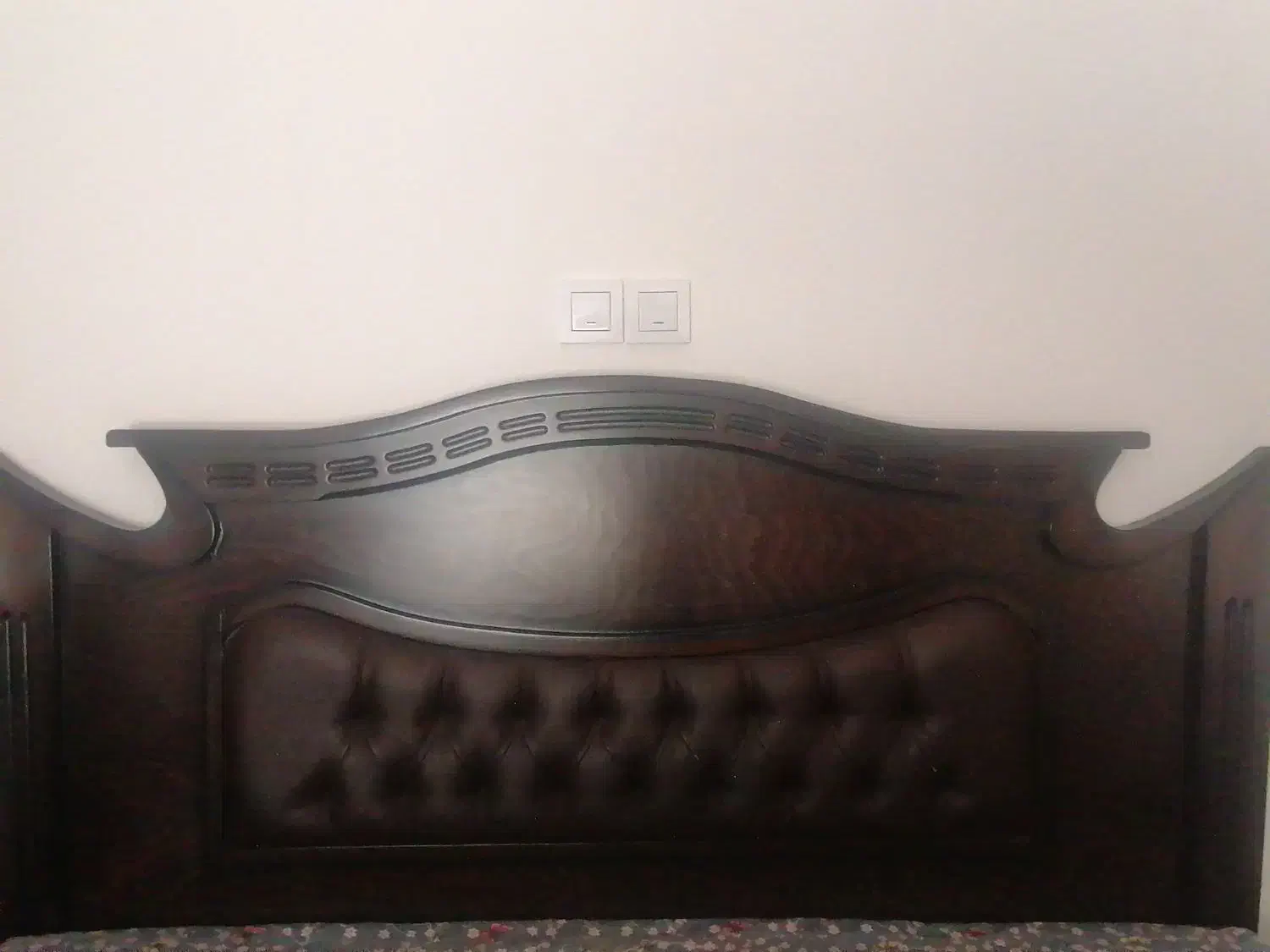 تخت دو نفره|تخت و سرویس خواب|صدرا-فارس, فاز ۱|دیوار