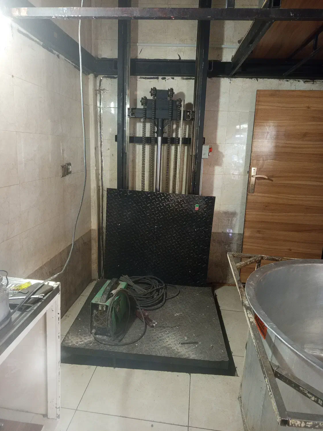 یک عدد بالابر|ماشین‌آلات صنعتی|کرج, المهدی|دیوار