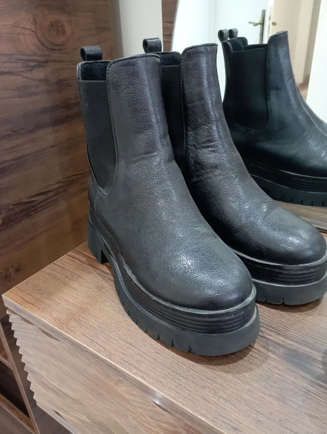 نیم بوت|کیف، کفش، کمربند|شاهین‌شهر, خبرنگار|دیوار