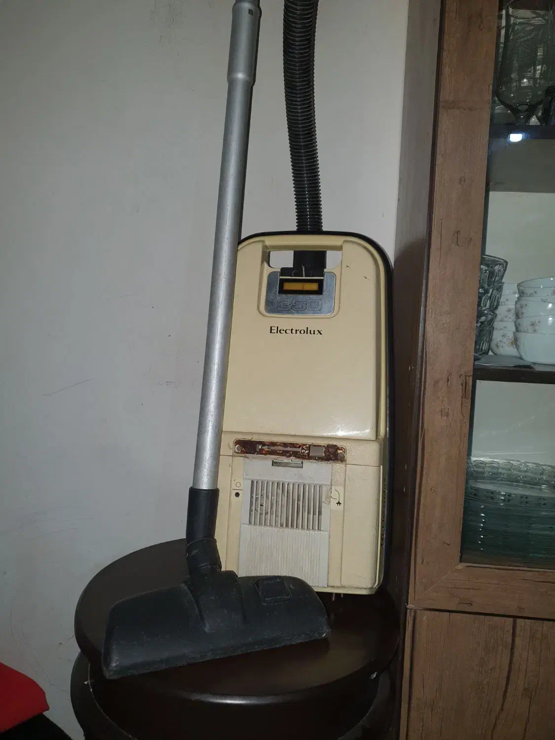 جاروبرقی کلاسیک Electrolux مدل 350 ساخت سوئد سالم|جاروبرقی، جارو شارژی، بخارشو|کرمانشاه, |دیوار