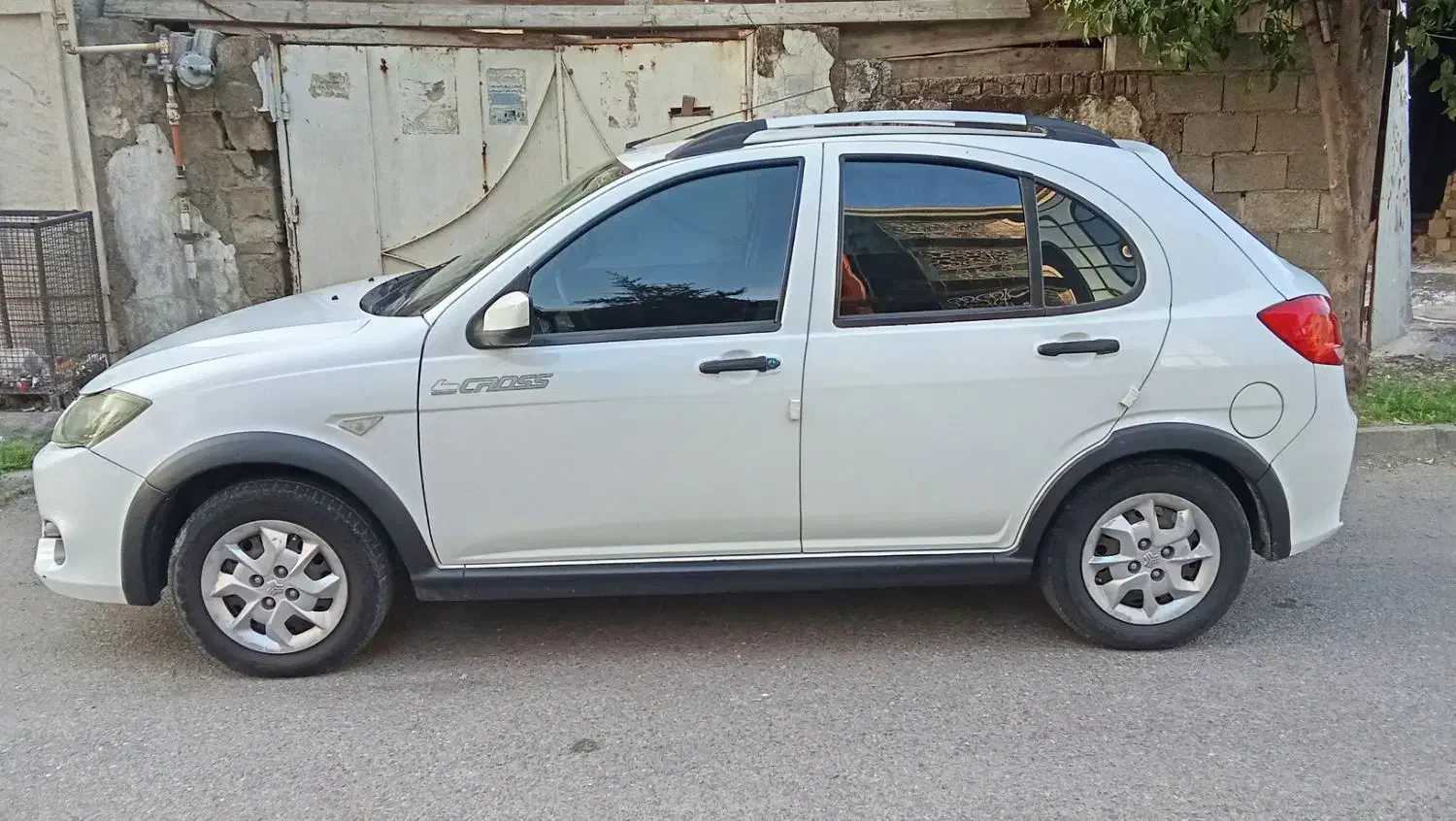 کوئیک سفید مدل ۹۸|خودرو سواری و وانت|رشت, بلوار گیلان|دیوار