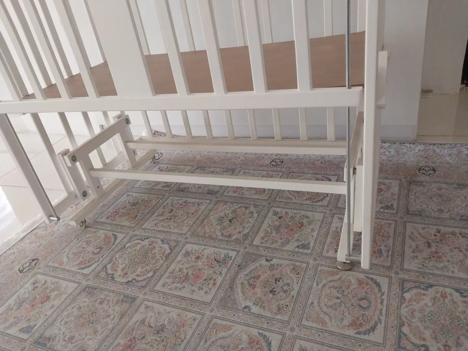 تخت نوزاد|تخت و صندلی بچه|هشتگرد, شهرک بعثت|دیوار