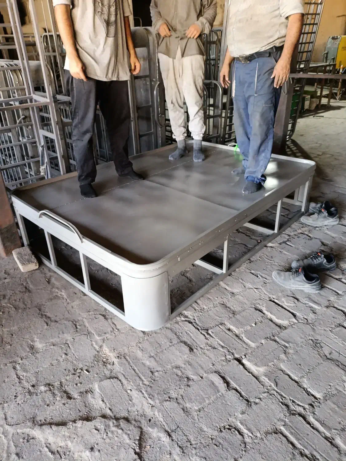 کفی تخت خواب جکدار وساده و ثابت فلزی و زیر تشکی|تخت و سرویس خواب|پاکدشت, پاکدشت (مامازند)|دیوار