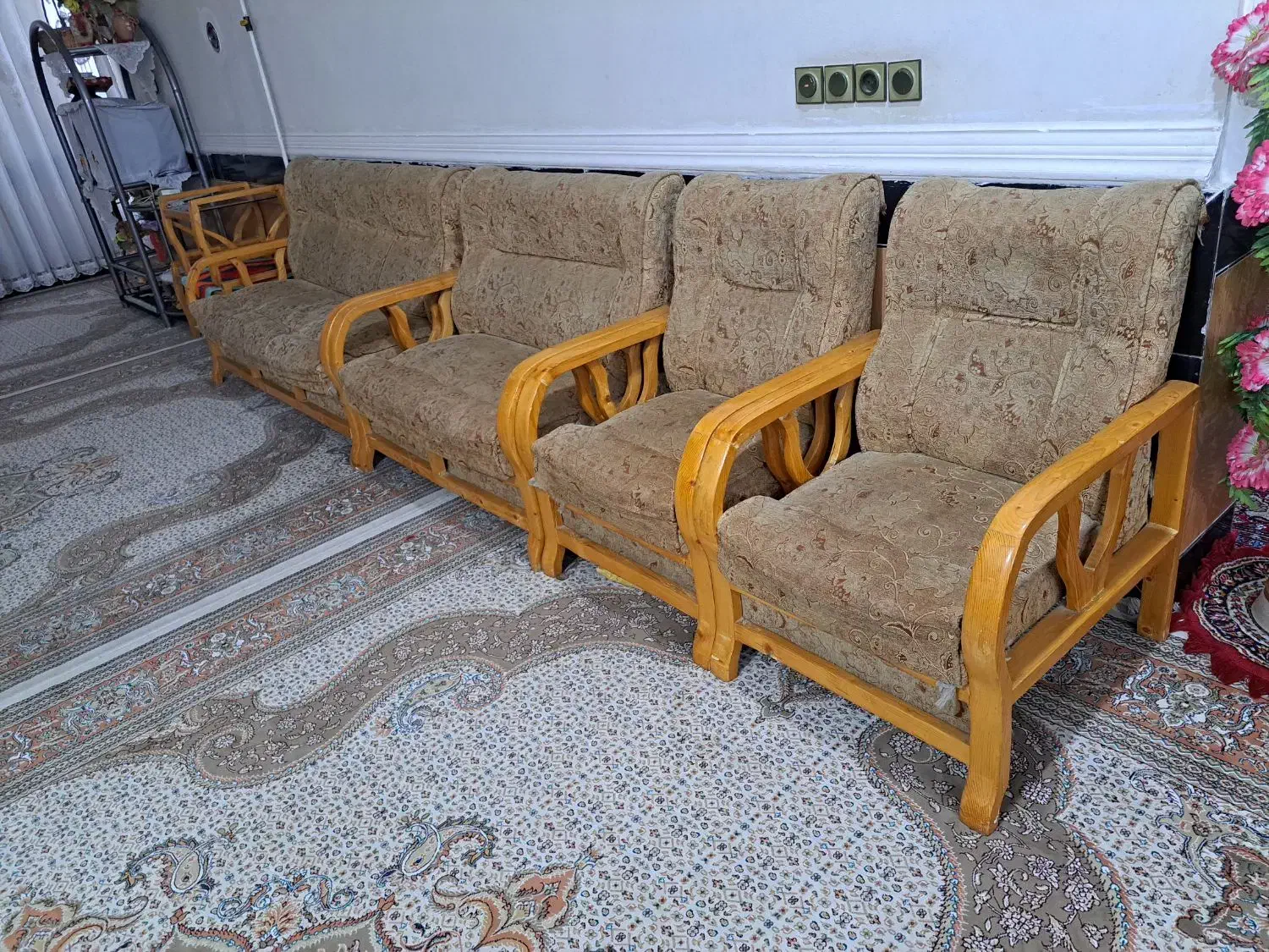 یک دست مبل هفت نفره سالم|مبلمان خانگی و میز عسلی|ایذه, |دیوار