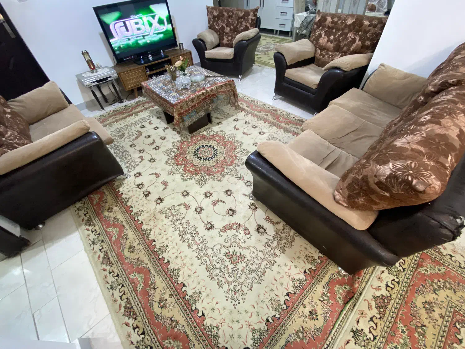 مبل ، راحتی ۷ نفره چرم فوری|مبلمان خانگی و میز عسلی|چمستان, |دیوار