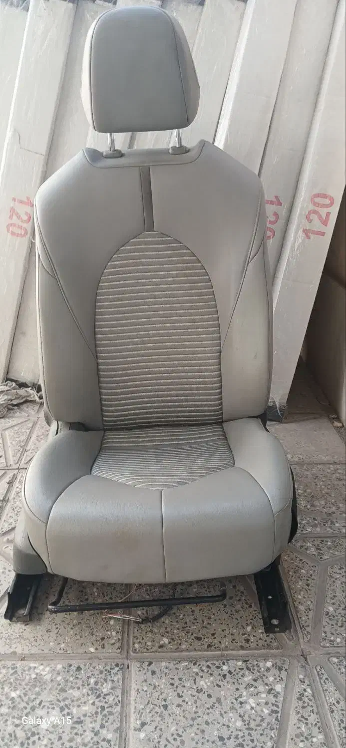 صندلی تویوتا مدل بالا باتودوزی چرمی|قطعات یدکی و لوازم جانبی|لنجان, |دیوار