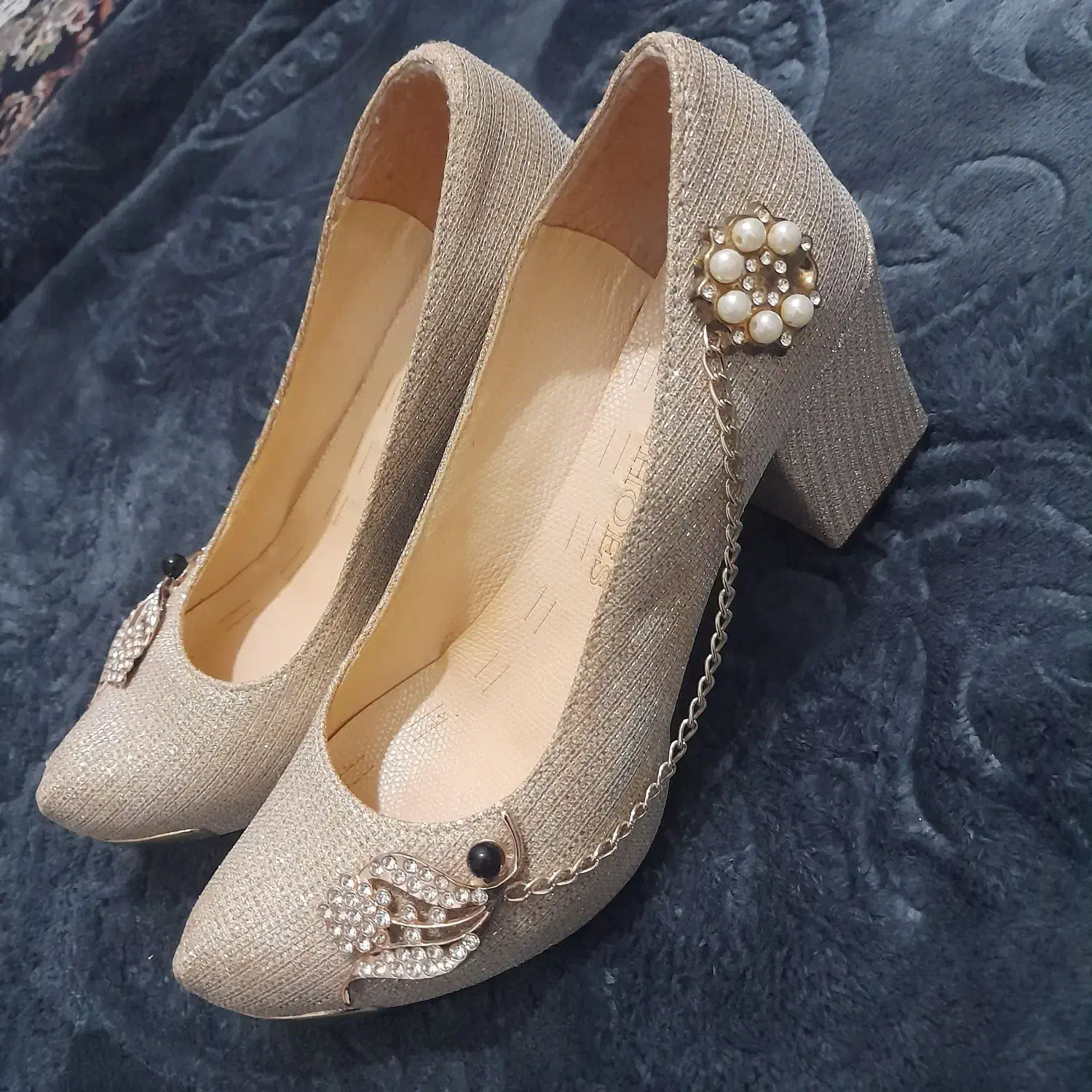 کفش|کیف، کفش، کمربند|کرباسک, |دیوار