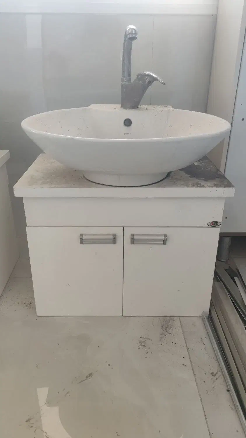 دو عدد روشویی کابینتی با سنگ و شیر و ۲ عدد آینه|لوازم سرویس بهداشتی|اصفهان, خواجه عمید|دیوار