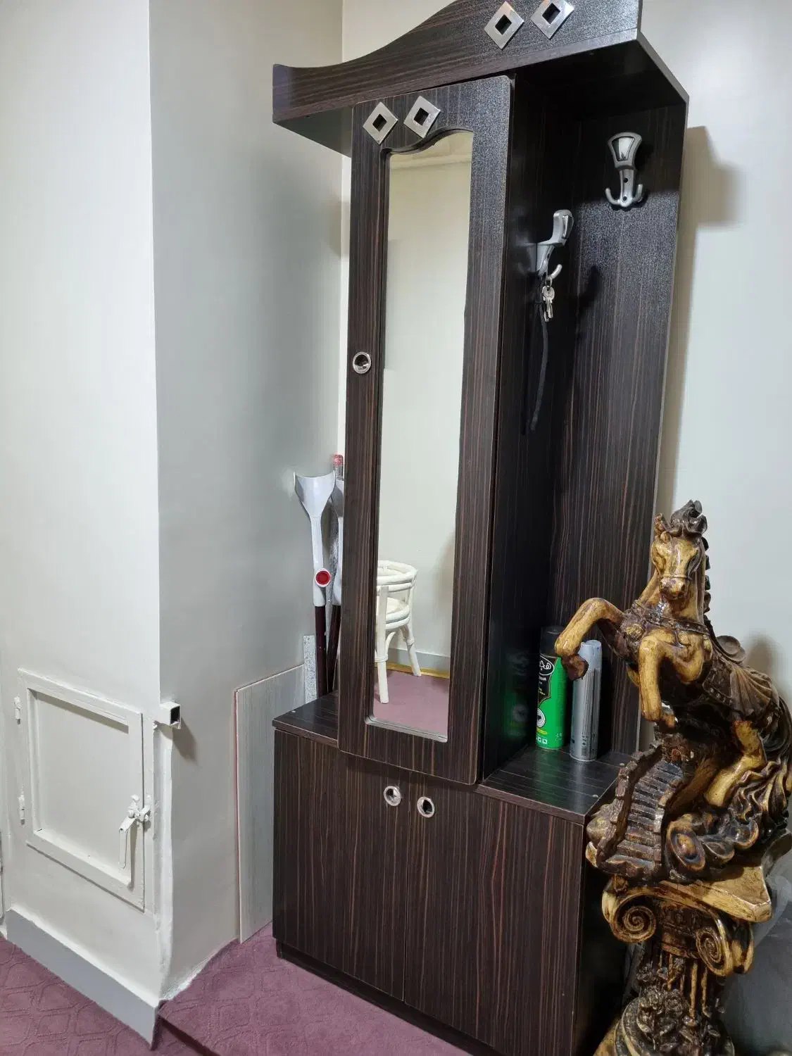 تخت و میز و صندلی|مبلمان خانگی و میز عسلی|دوگنبدان, |دیوار