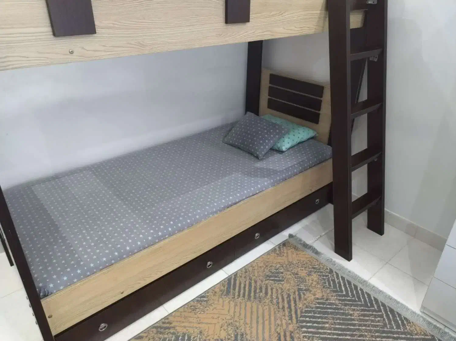 تخت دوطبقه|تخت و سرویس خواب|بندر انزلی, میان پشته|دیوار