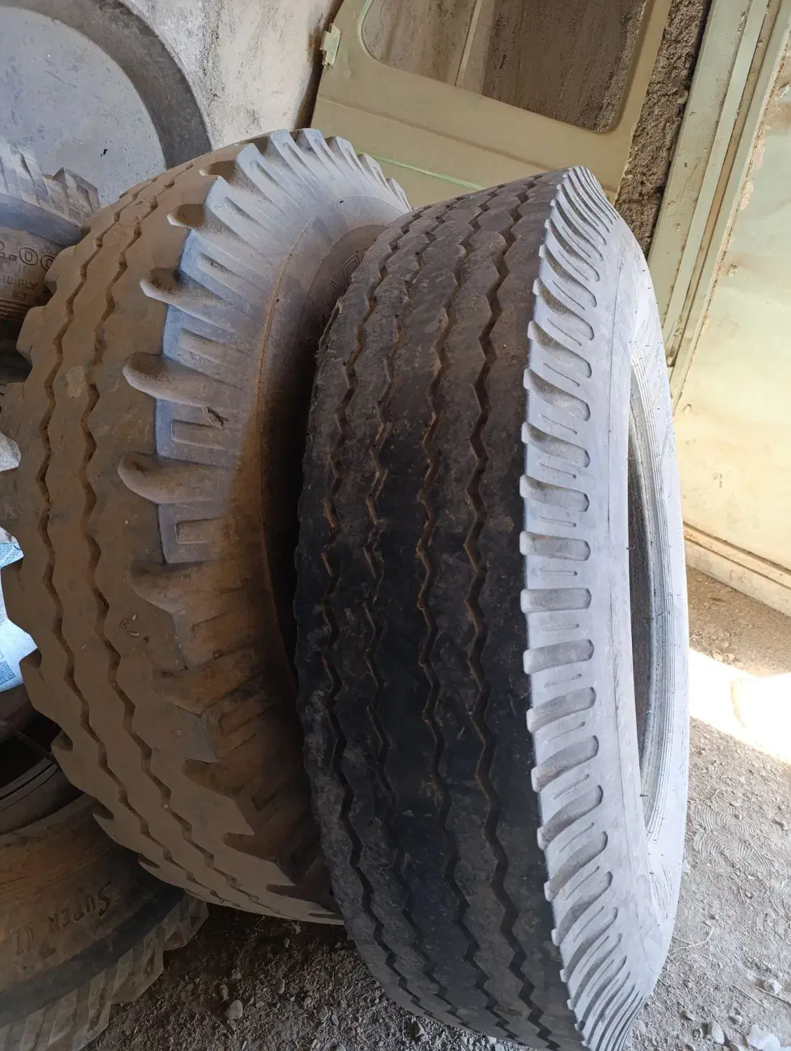 یک جفت لاستیک|قطعات یدکی و لوازم جانبی|کبودرآهنگ, |دیوار