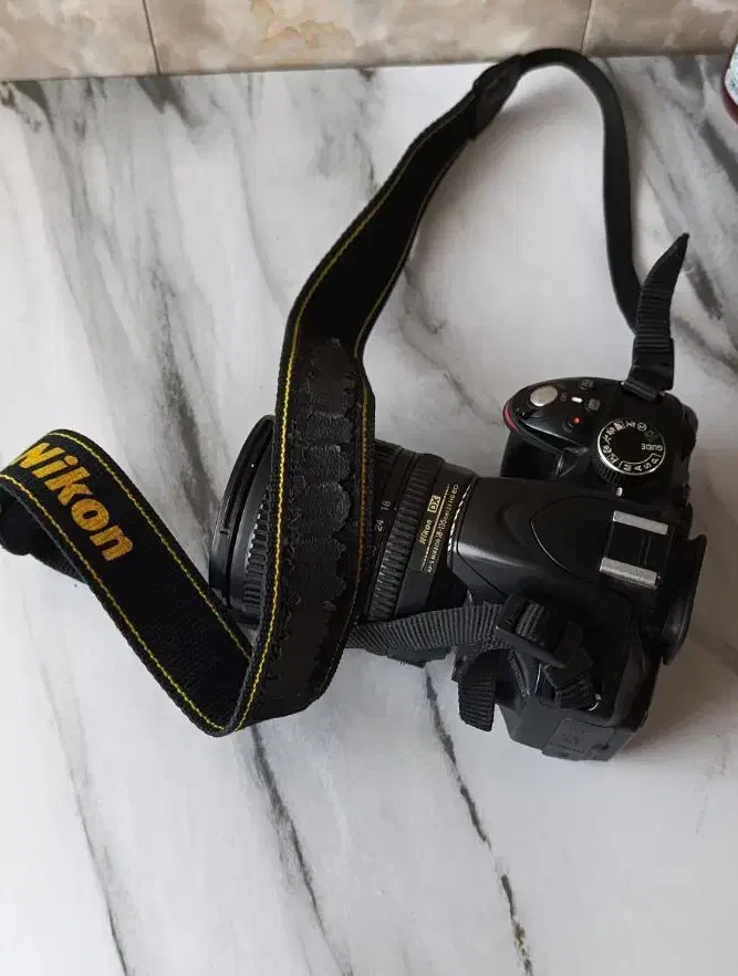 دوربین nikon ۳۲۰۰d با لنز 18-135 کاملا سالم|دوربین عکاسی و فیلم‌برداری|ری, دولت‌آباد|دیوار