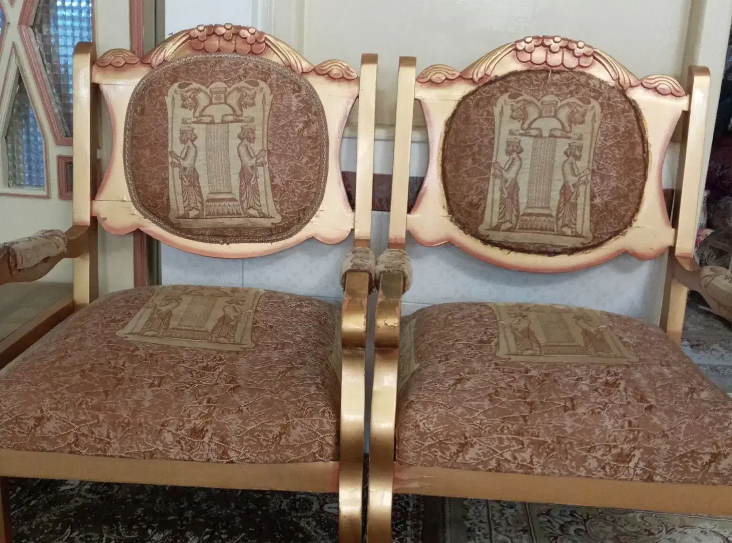 مبل سلطنتی|مبلمان خانگی و میز عسلی|میانه, |دیوار