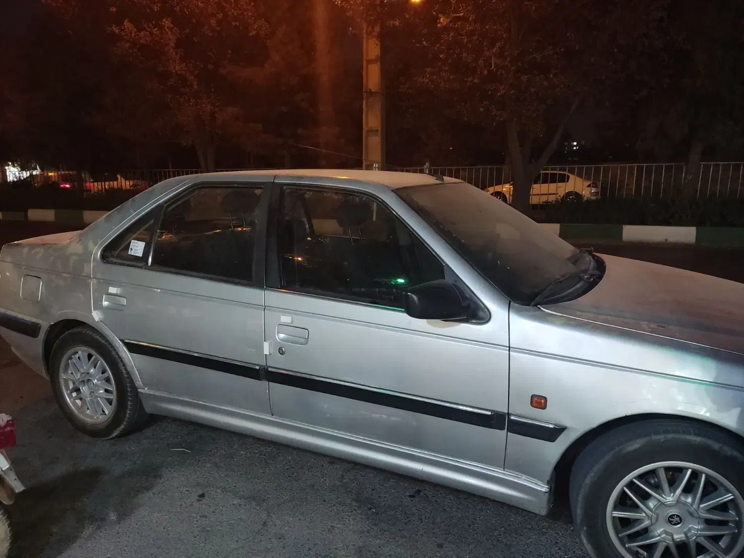 پژو پارس نقره ای 83|خودرو سواری و وانت|قم, مسکن مهر|دیوار