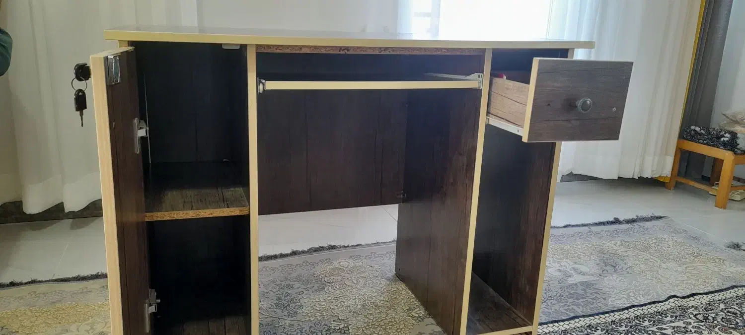 میز تحریر|میز تحریر و کامپیوتر|گوراب زرمیخ, |دیوار