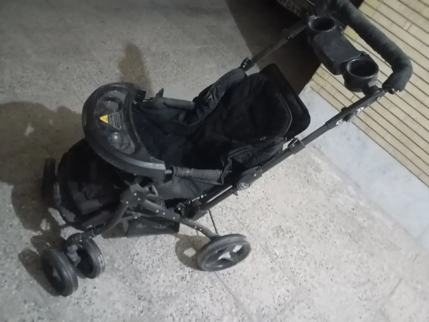 کالسکه بچه سالم|کالسکه و لوازم جانبی|شاهین‌شهر, شهرک گلدیس|دیوار