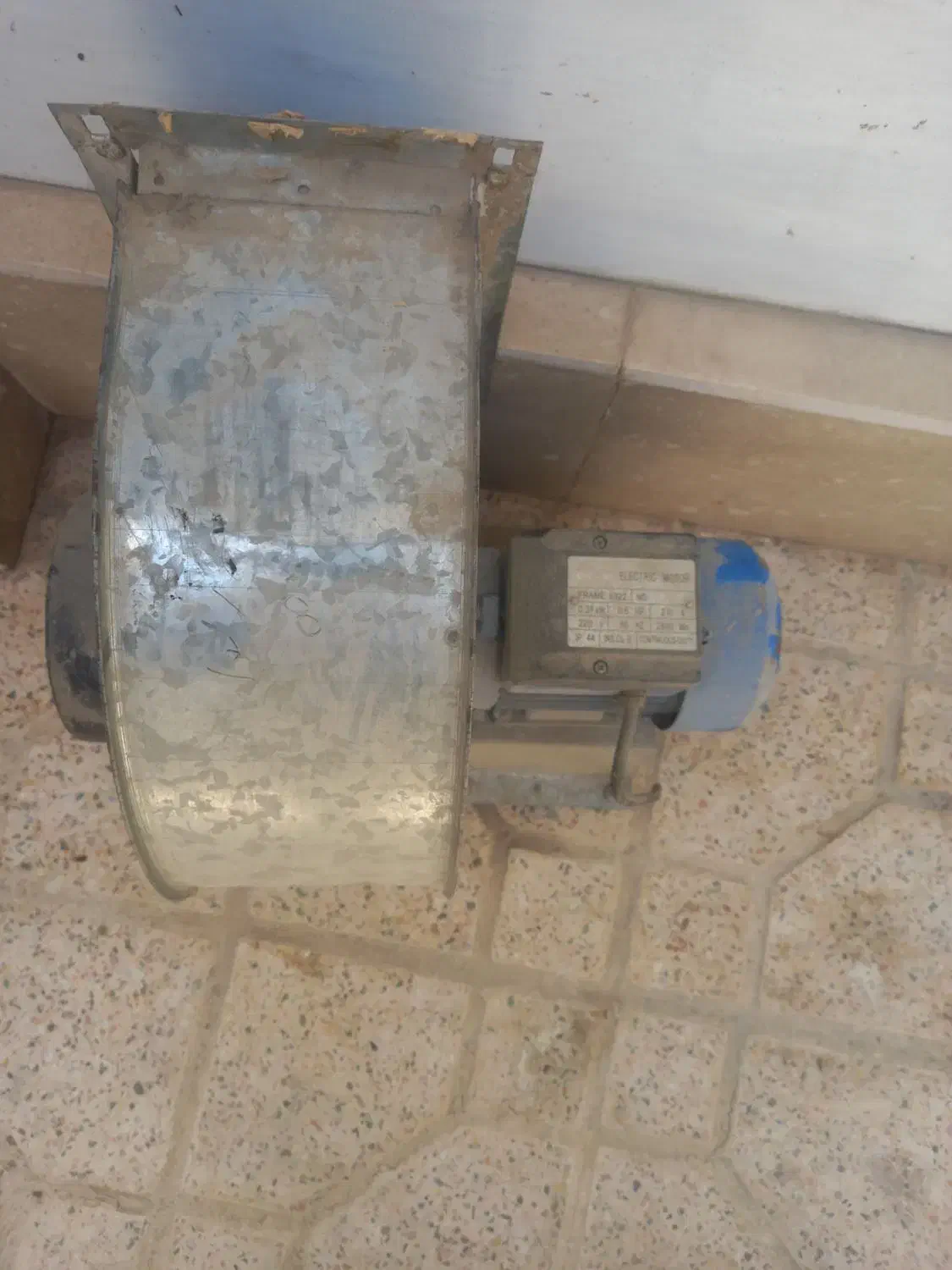 سانتیفیوژ و فن|پنکه و تصفیهکنندهٔ هوا|خمینیشهر, |دیوار