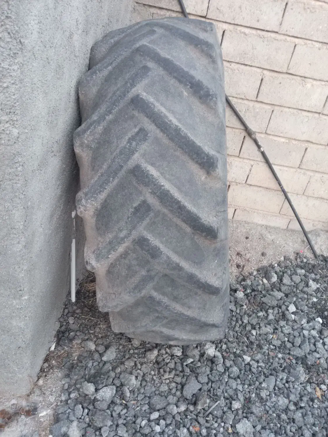 لاستیک تراکتور 285|قطعات یدکی و لوازم جانبی|بیستون, |دیوار