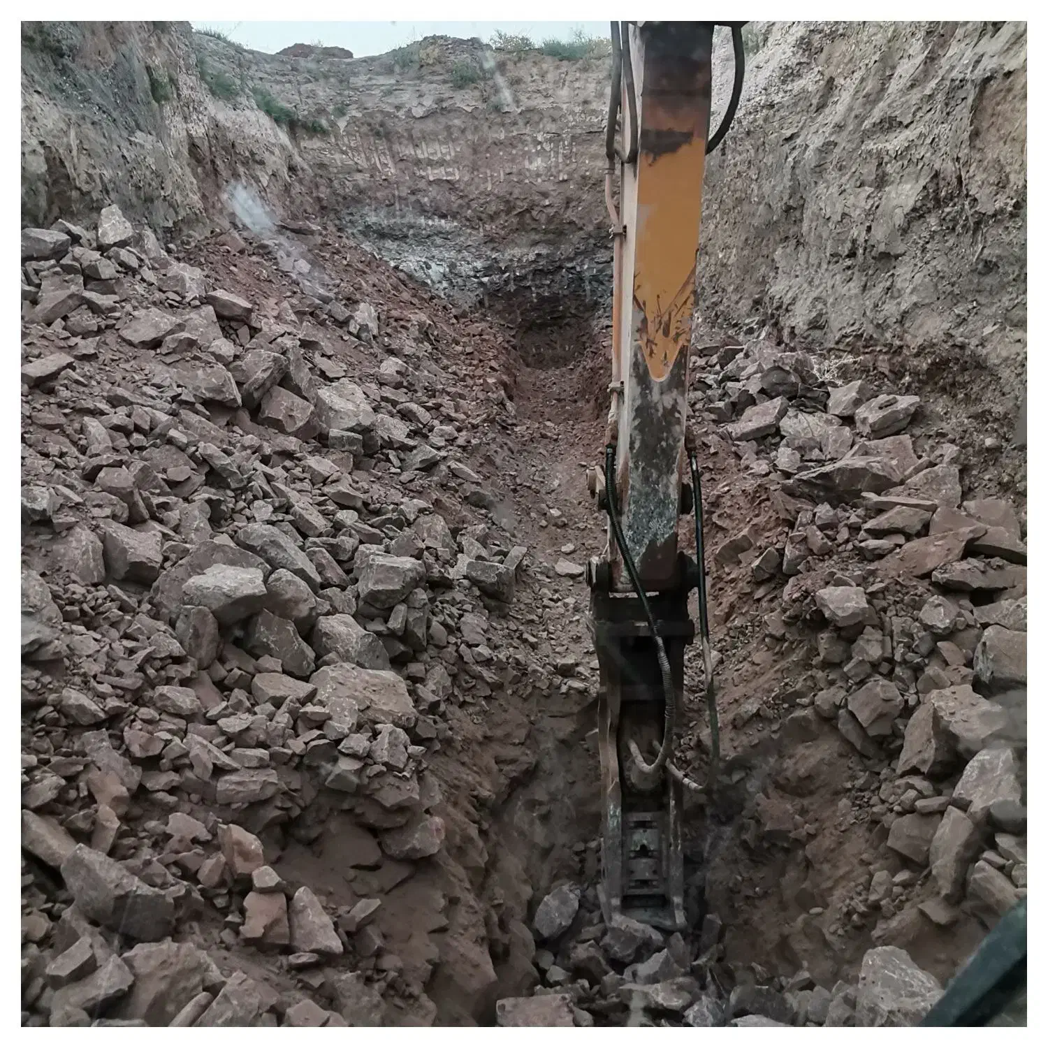 خدمات بیل میکانیکی زنجیری به همراه پیکور|خدمات پیشه و مهارت|ملک‌آباد, |دیوار