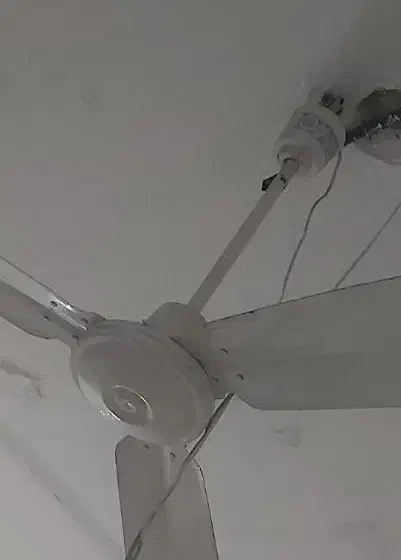 پنکه سقفی سالم|پنکه و تصفیه‌کنندهٔ هوا|قم, سراجه (۱۵ خرداد)|دیوار