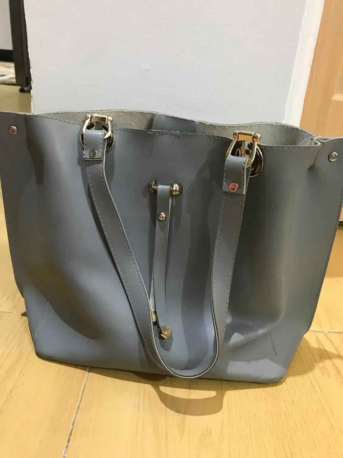 کیف|کیف، کفش، کمربند|رشت, شهرک آیت الله منتظری|دیوار