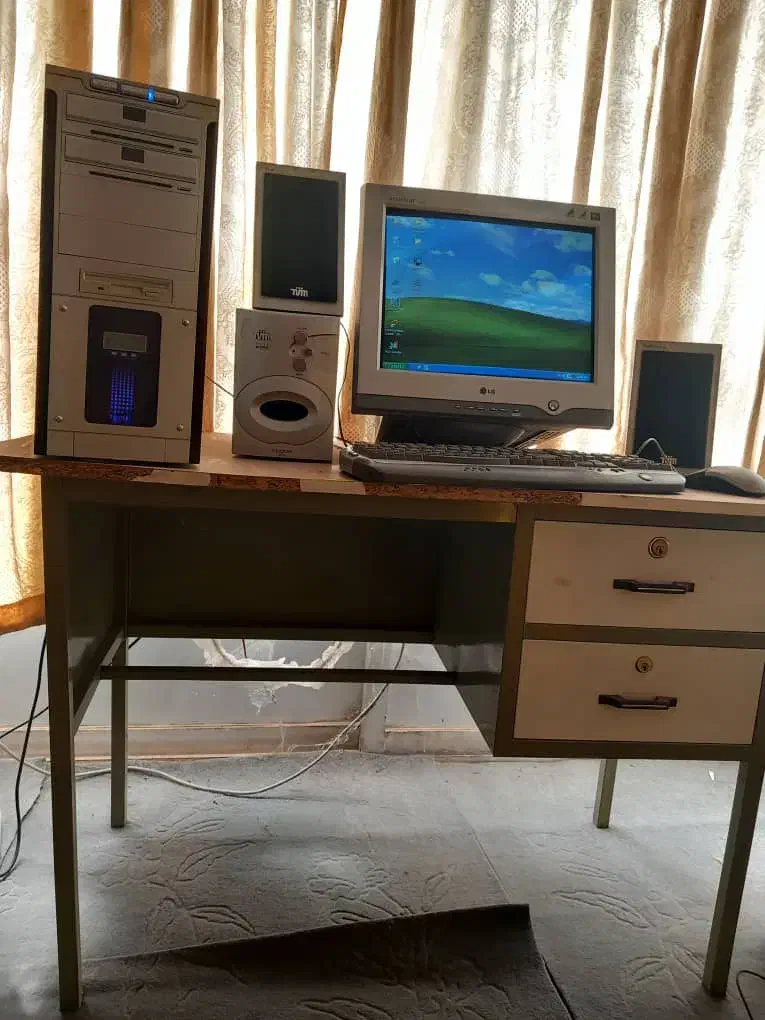 کامپیوتر PC به همراه میز|رایانه رومیزی|جهرم, |دیوار