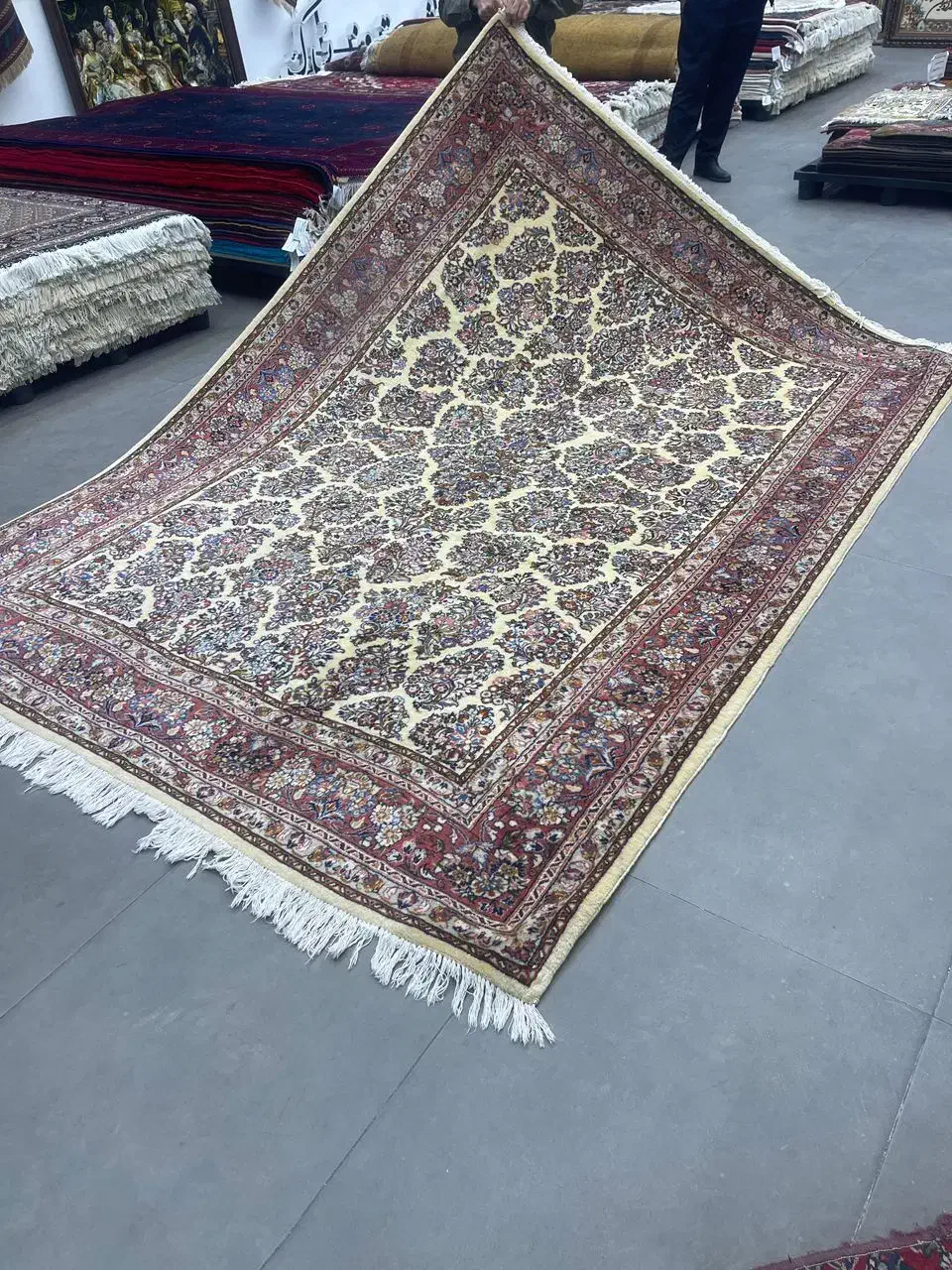 فرش دستباف (بساک)۶ متری تک اراک نقشه دسته گلی|فرش|مشکین‌دشت, |دیوار