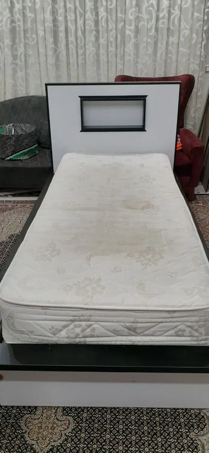 تخت خواب تک نفره و پاتختی ام دی اف|تخت و سرویس خواب|همدان, |دیوار