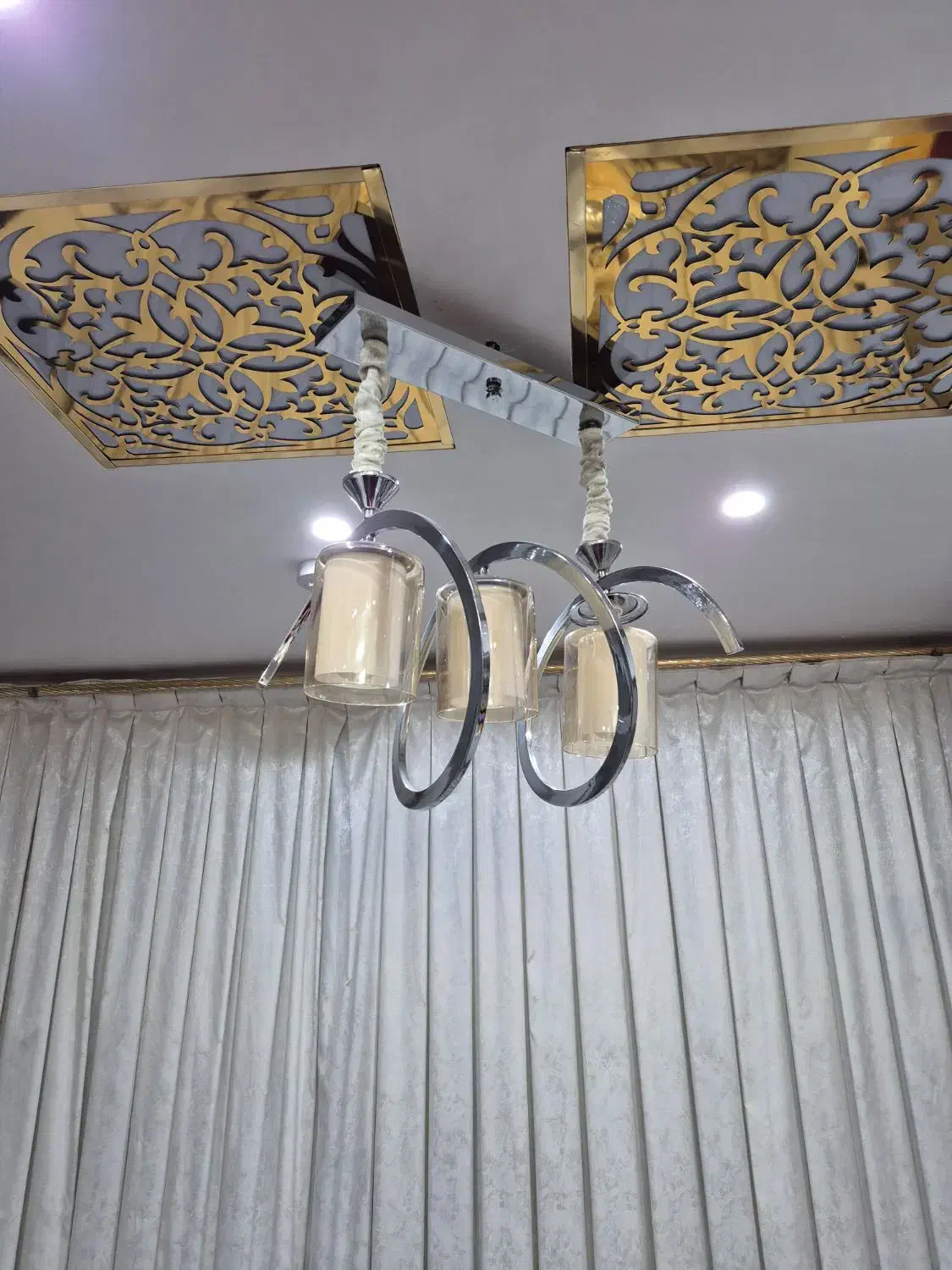 دو عدد لوستر ۸ شاخه دوگلس،۳ شاخه فنری و کنار سالنی|لوستر و چراغ آویز|ری, دیلمان|دیوار