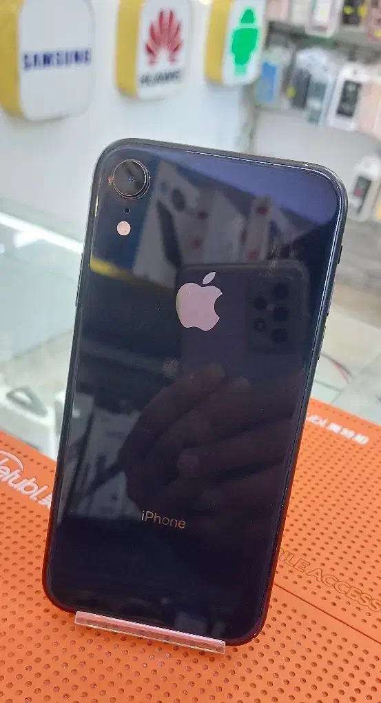 iphone xr|موبایل|قم, هفت تیر|دیوار