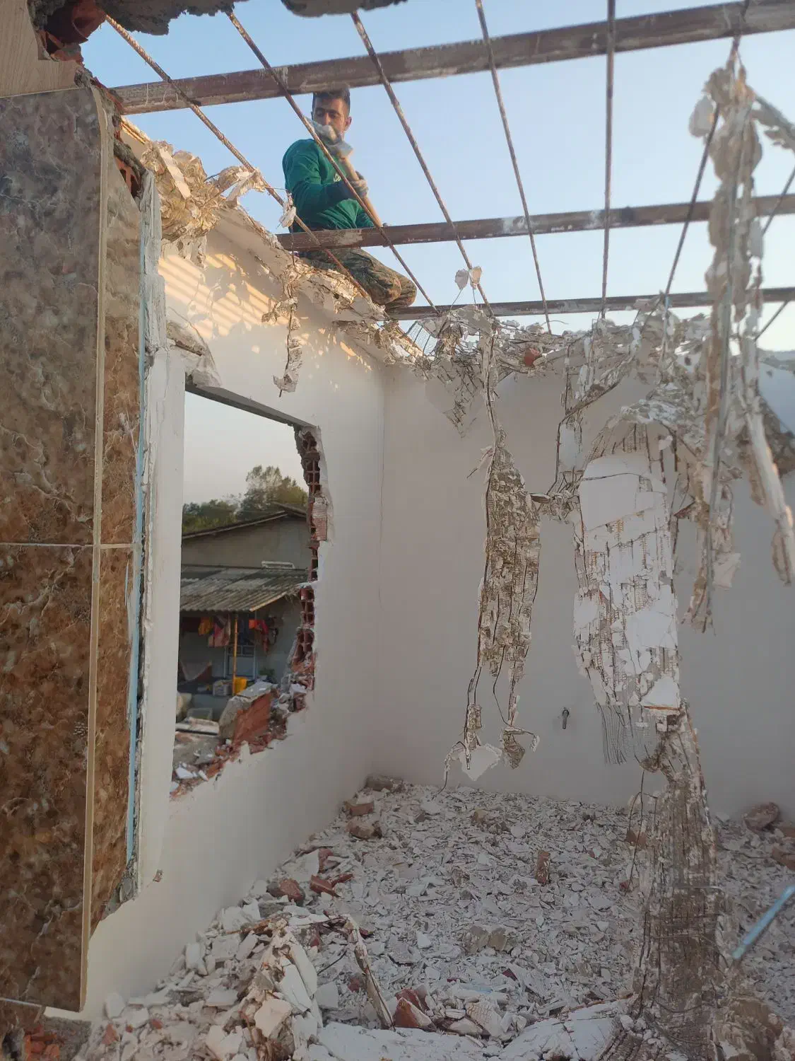 تخریب ساختمان بازسازی بنایی|خدمات پیشه و مهارت|قائم‌شهر, |دیوار