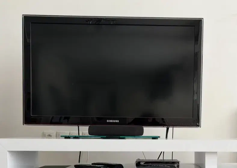 تلویزیون ال سی دی سامسونگ ۴۰  اینچ|تلویزیون و پروژکتور|بجنورد, |دیوار