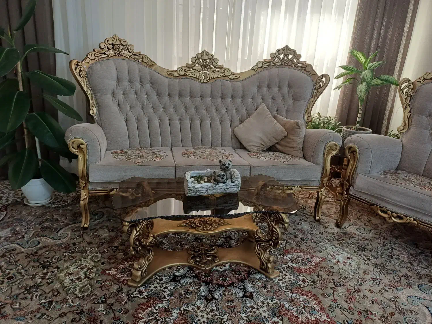 مبل ۹نفره سلطنتی بامیزعسلی|مبلمان خانگی و میز عسلی|مشهد, چهارچشمه|دیوار