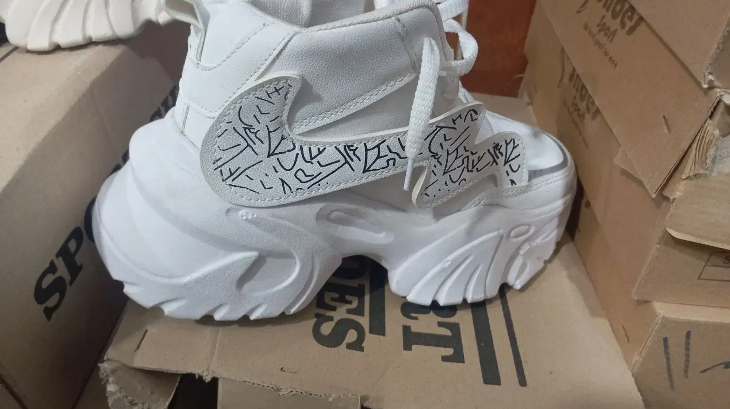 بوت زنانه|کیف، کفش، کمربند|سیلوانه, |دیوار