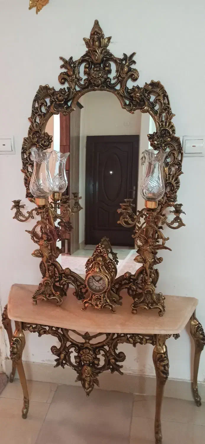 آینه و شمعدان|آینه|ری, سیزده آبان|دیوار