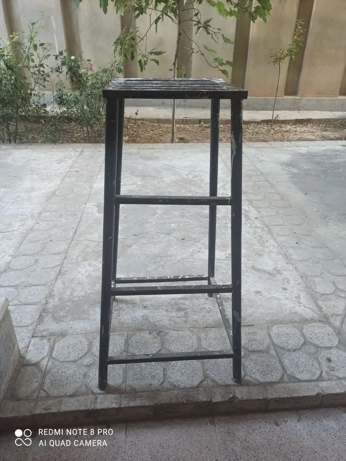 چهار پایه فلزی|صندلی و نیمکت|همدان, |دیوار