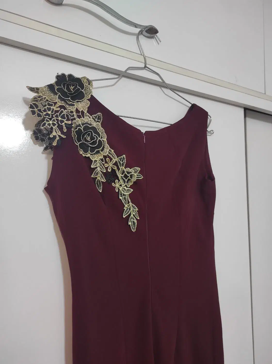 پیراهن|لباس|بندر انزلی, آذربایجان|دیوار