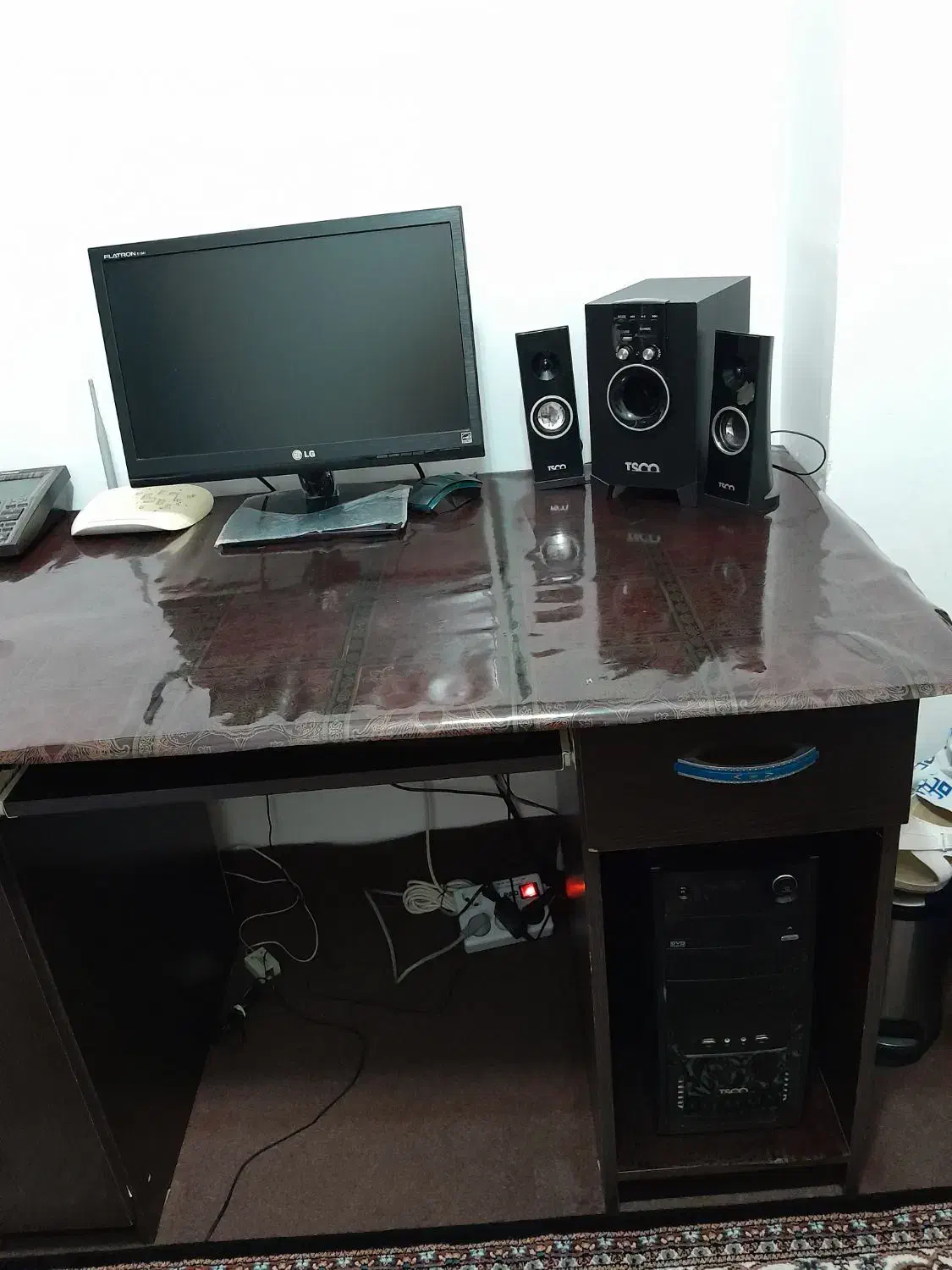 کلمپیوتر|رایانه رومیزی|خوی, |دیوار