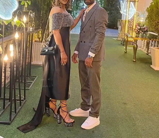 خیاط با استعداد|لباس|تهران, آهنگ|دیوار