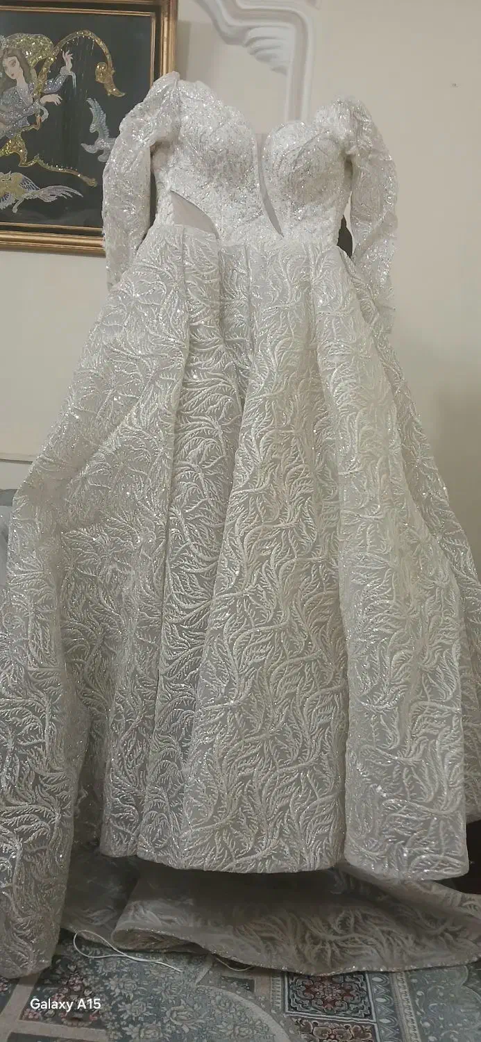 لباس عروس|لباس|ورامین, ورامین|دیوار