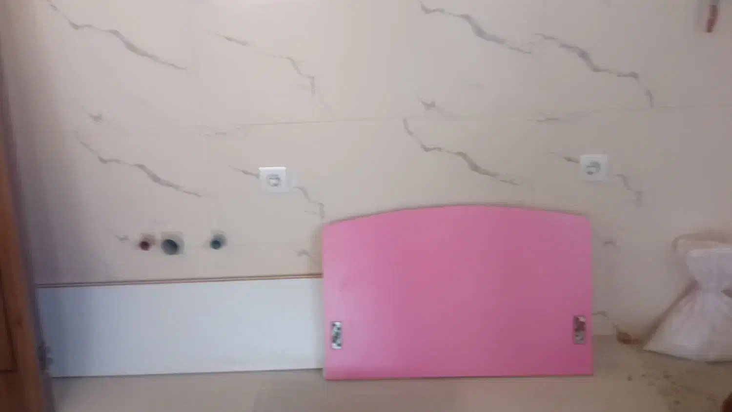 تخت|تشک تختخواب|ازنا, |دیوار