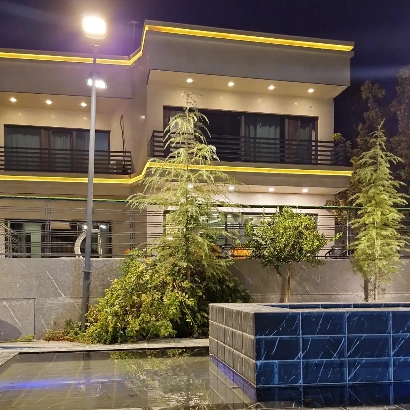 باغ ویلا|اجارهٔ کوتاه‌مدت ویلا و باغ|شیراز, باغشهر اهل بیت|دیوار