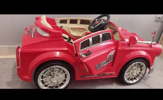 ماشین شارژی دو نفره|اسباب‌بازی بچه|رشت, کوی حسینی|دیوار