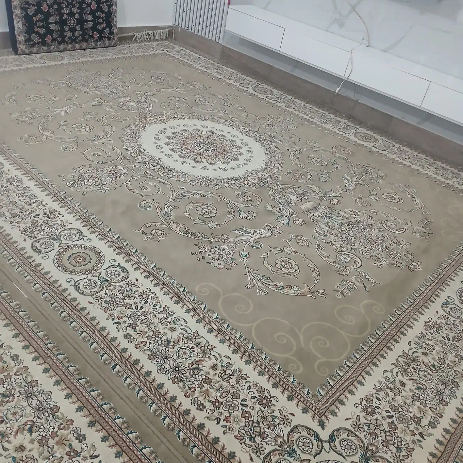 فرش ۱۲متری کرم|فرش|الشتر, |دیوار