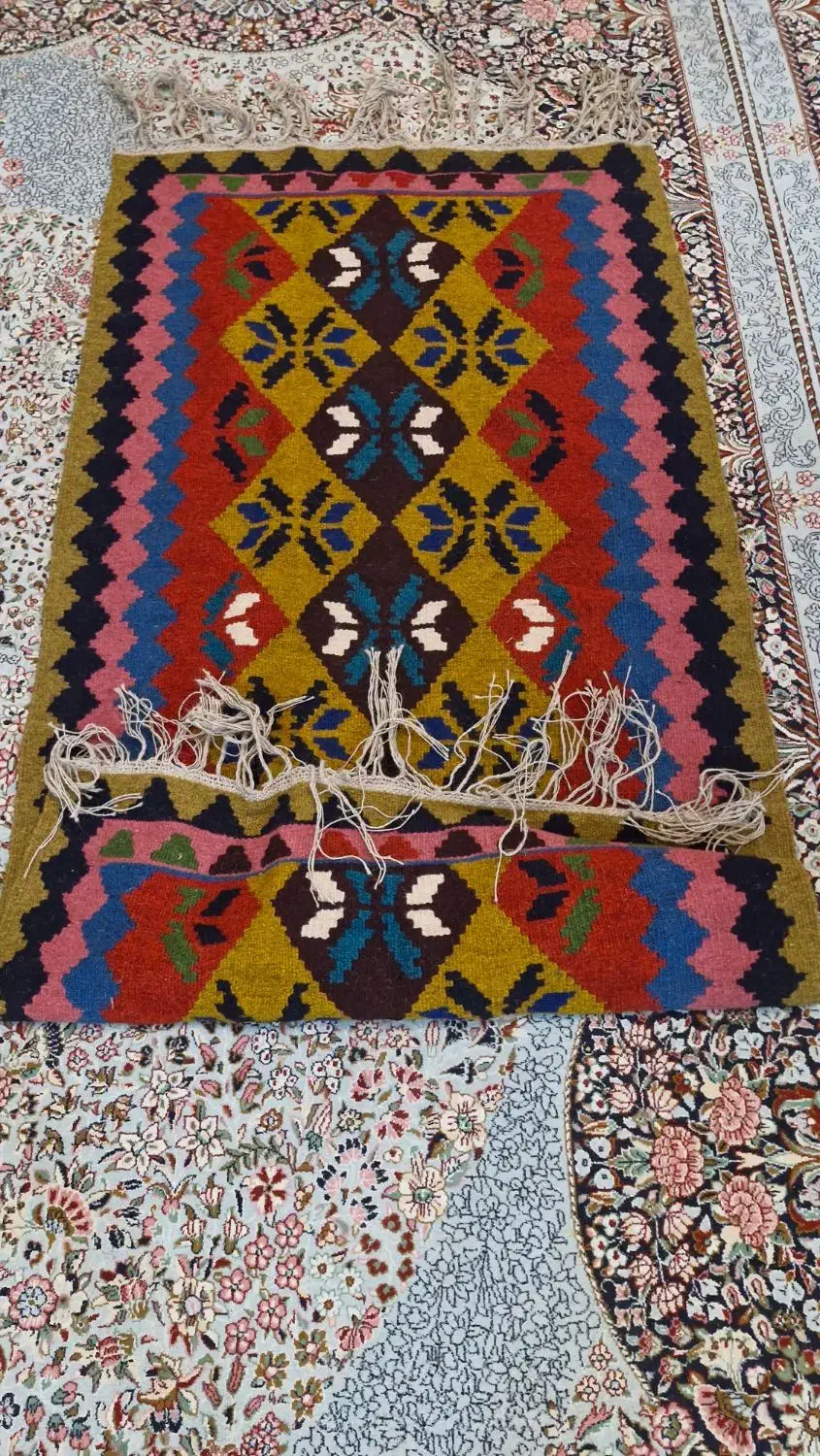 فرش سنتی بزرگ و کوچیک داره|فرش|نیشابور, فضل|دیوار