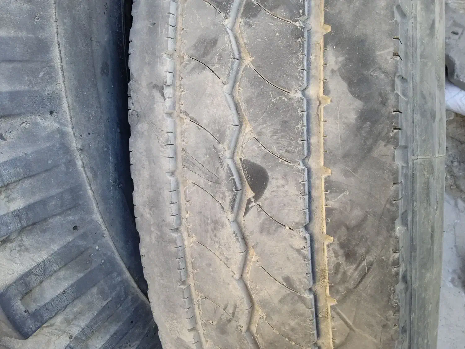 لاستیک 12 24سیمی|قطعات یدکی و لوازم جانبی|بروجرد, |دیوار