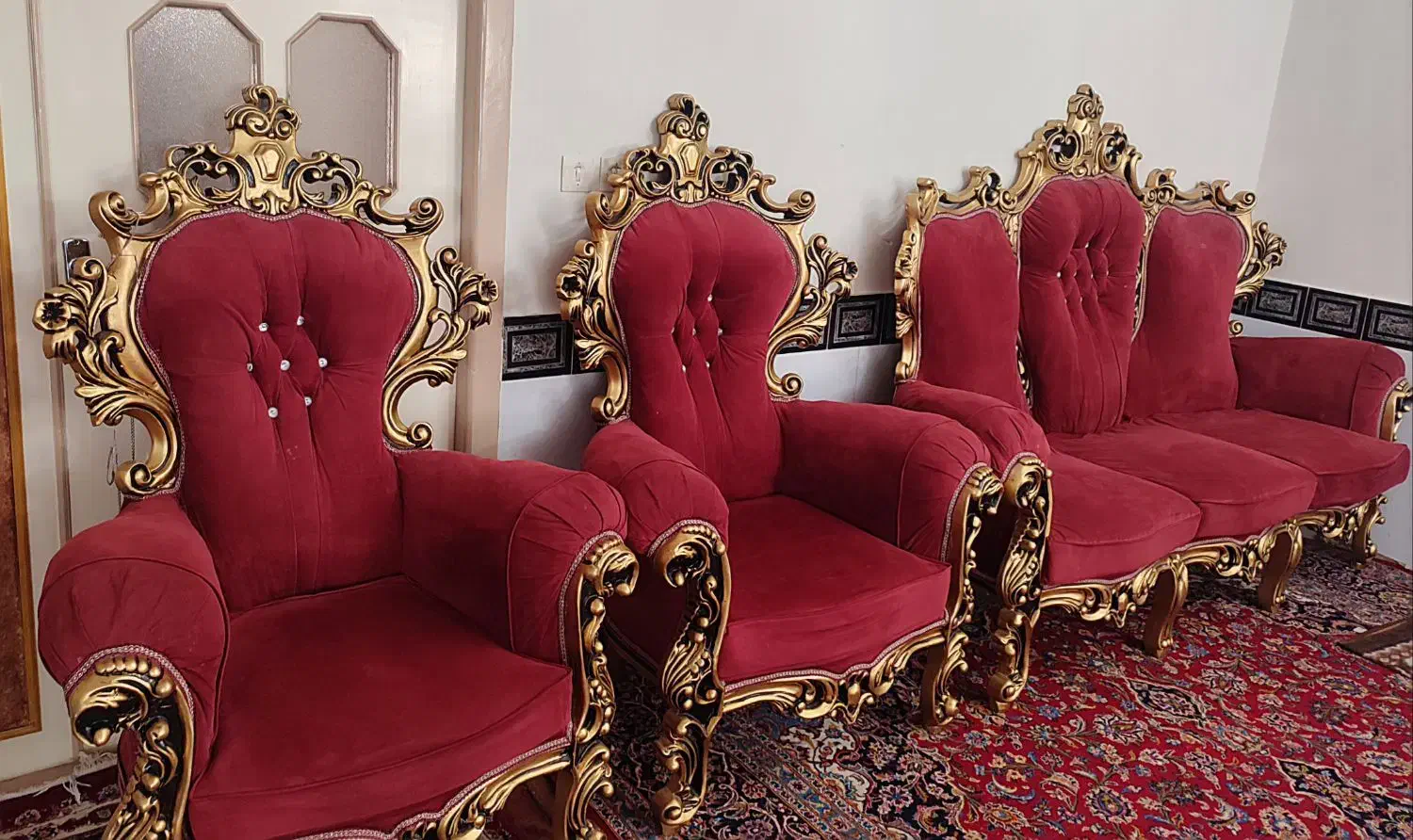 مبل ۹ نفره سلطنتی سفارشی همراه با عسلی|مبلمان خانگی و میز عسلی|بناب, |دیوار