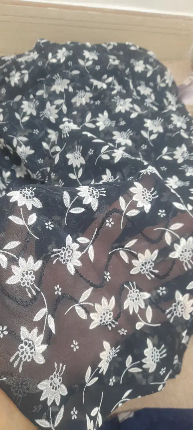 پارچه چادری|لباس|ساوه, |دیوار