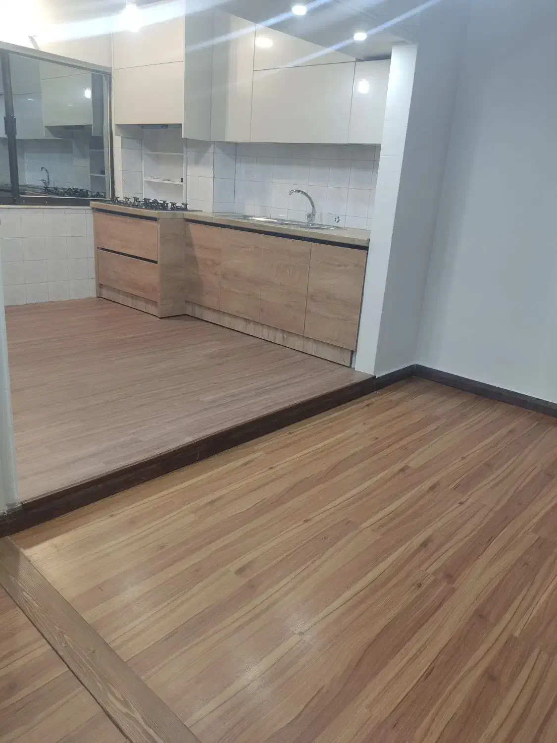 واحد مستقل طبقه اول با پارکینگ بزرگ کاشف شرقی|اجارهٔ آپارتمان|لاهیجان, شهید آوینی|دیوار